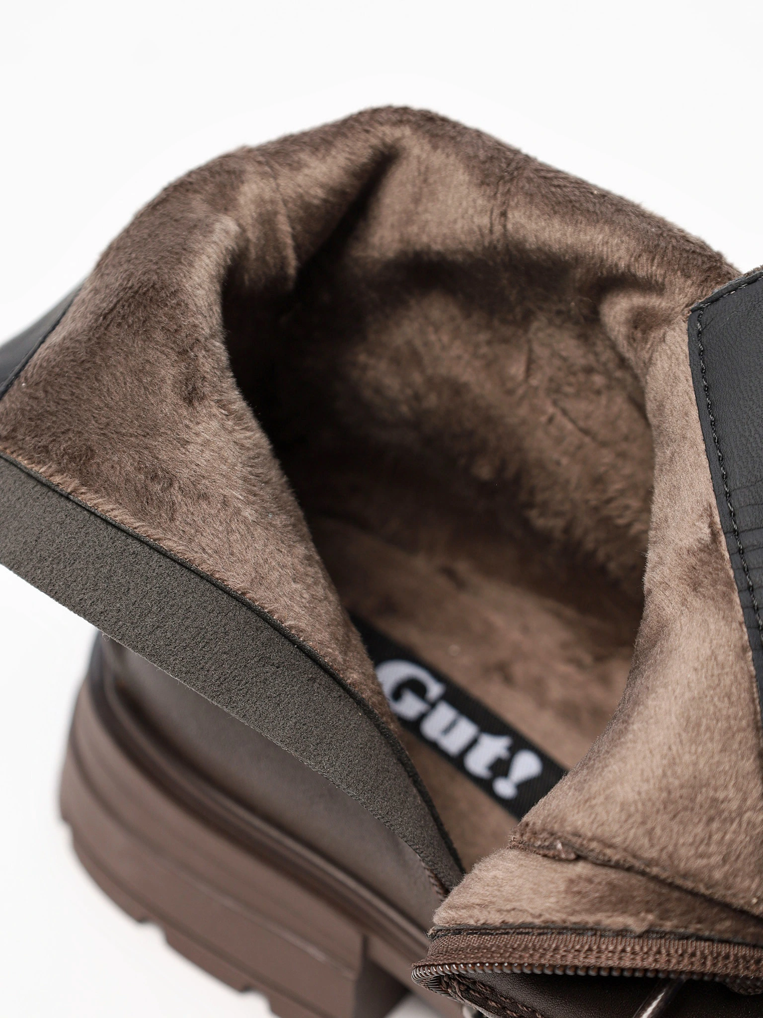 Ботинки коричневого цвета на рельефной подошве